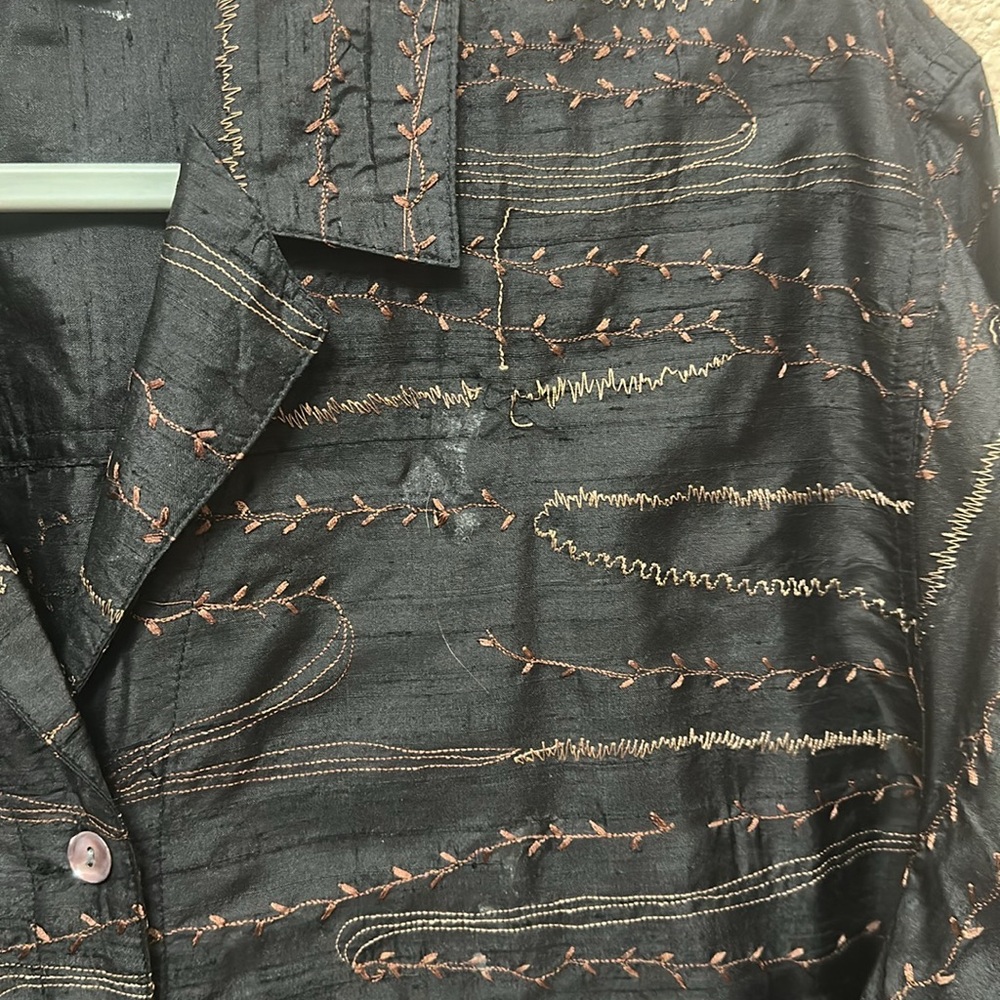 Chico's Design brown embroidered Button-Up jacket blouse 100% silk Size 2 - Picture 12 of 12